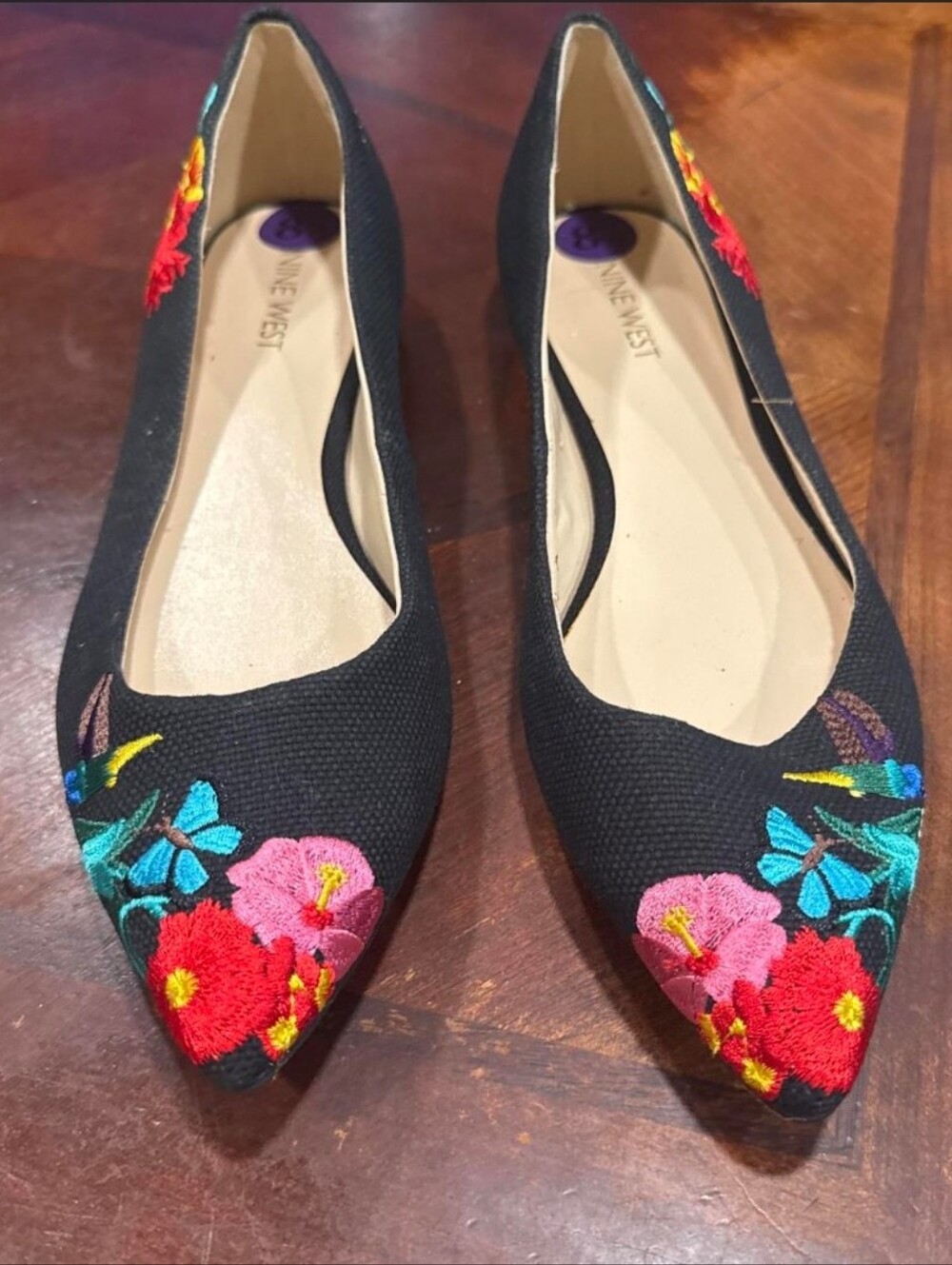 NWT Nine West Hummingbird Embroidered Flats Size 7.5